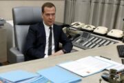Дмитрий Медведев проводит совещание по ситуации с курсом рубля