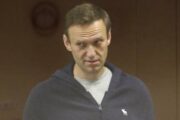 Прокурор попросил выделить материалы об оскорблении Навальным судьи