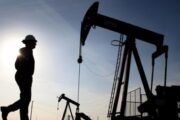МЭА: США могут через пять лет достичь добычи нефти как в России