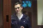 Суд поручил СК проверить высказывания Навального в ходе процесса
