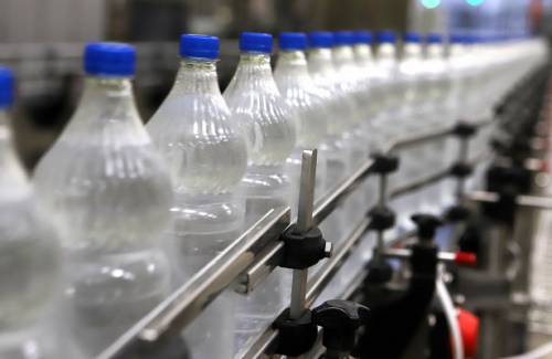 Производители питьевой воды начали массово менять этикетки