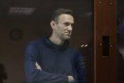 ЕС продолжит поддерживать контакты с командой Навального, заявил Боррель