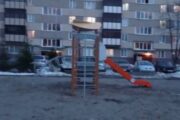 СМИ: в Казани ребенка затянуло в песок на детской площадке