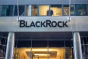 Крупнейшая в мире инвесткомпания BlackRock разрешит клиентам инвестиции в криптовалюты